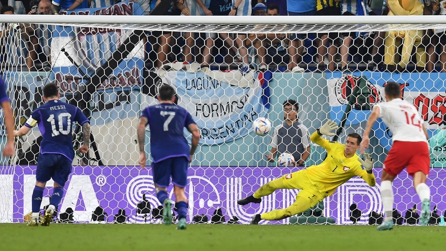 Messi đá hỏng phạt đền như một thói quen, Argentina thắng nghẹt thở Ba Lan