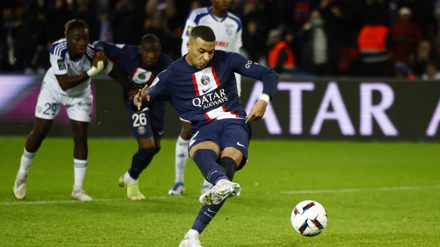 Neymar nhận thẻ đỏ, Mbappe tỏa sáng giúp PSG thắng kịch tính Strasbourg