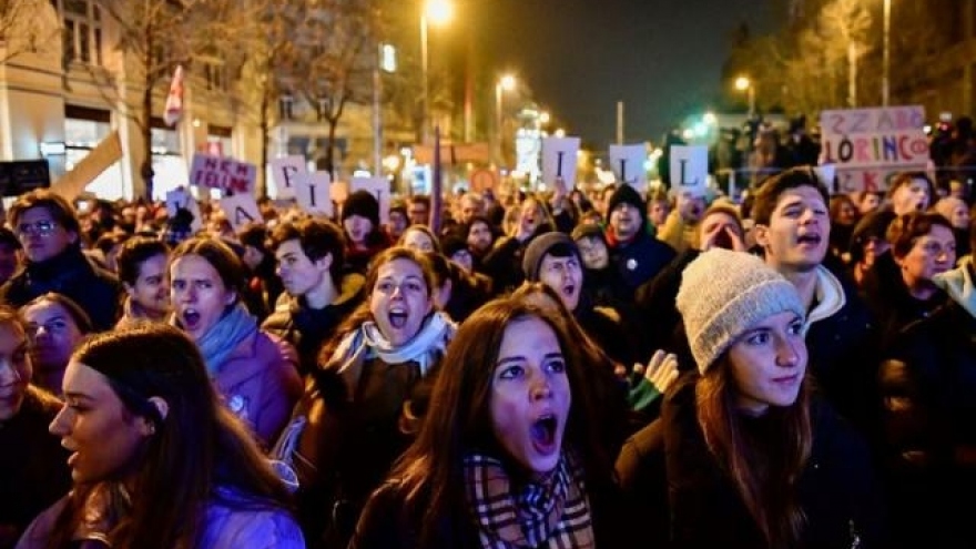 Hàng ngàn sinh viên Hungary biểu tình phản đối việc giáo viên bị sa thải