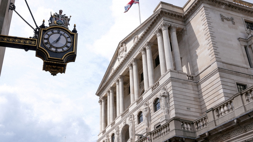 Ngân hàng Trung ương Anh và châu Âu cùng tăng lãi suất cơ bản