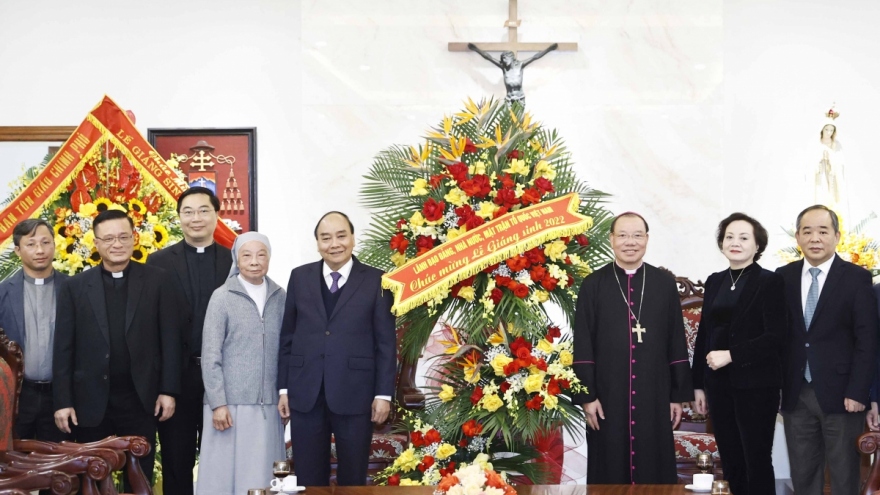 State president pays Xmas visit to Hanoi Archdiocese 