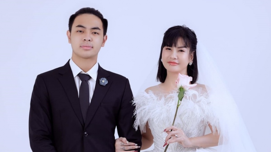 Chuyện showbiz: Cát Phượng khoe ảnh mặc váy cưới sau khi chia tay Kiều Minh Tuấn