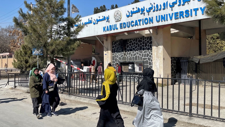 Taliban cấm vô thời hạn phụ nữ Afghanistan theo học đại học