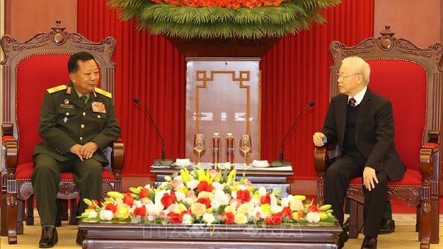 Vietnamese leaders receive Lao Deputy PM, Defence Minister