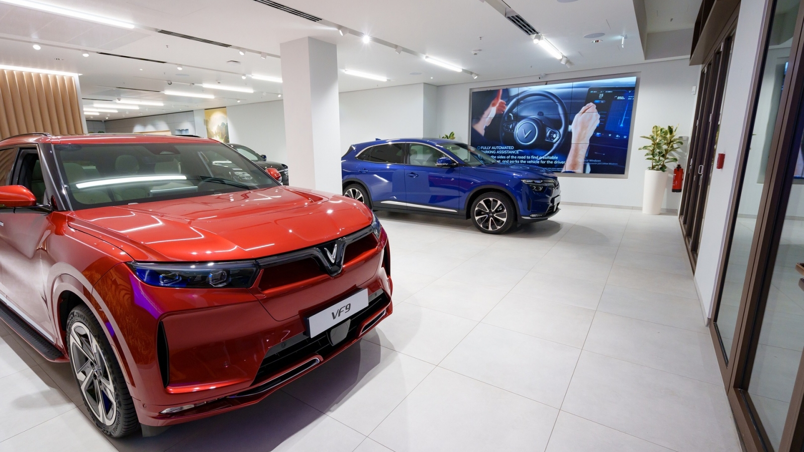 VinFast opens flagship stores in France, Germany