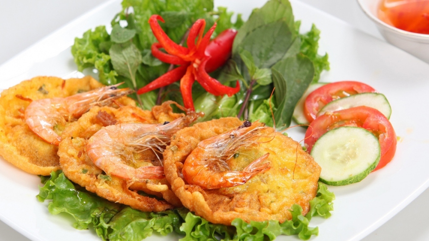 Tay Ho's shrimp cake and snail rice noodle