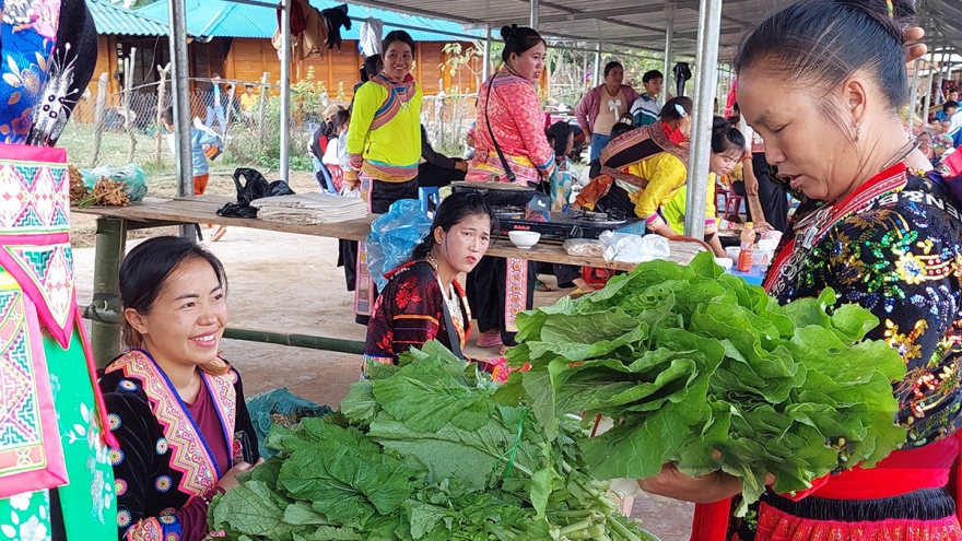 Discovering Phin Ho upland market in northern Vietnam  