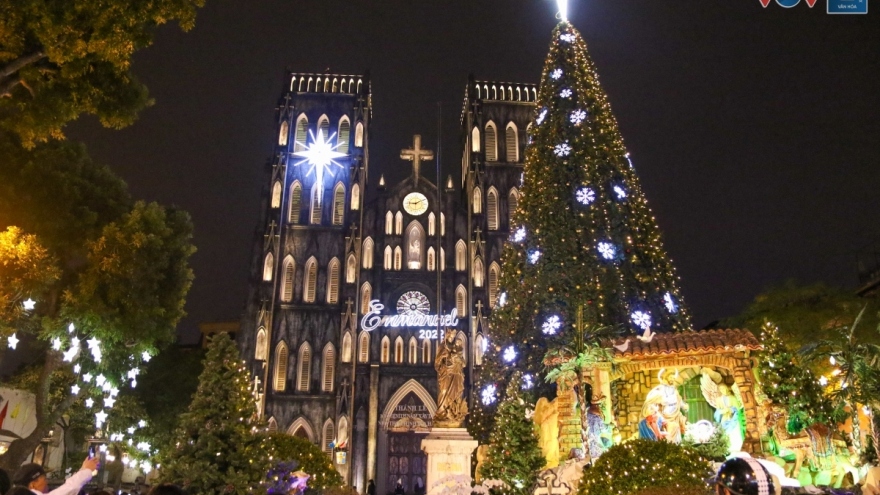 Streets of Hanoi increasingly busy in buildup to Christmas