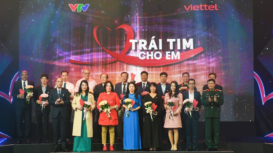 18 tỷ đồng ủng hộ trong đêm Gala kỷ niệm 14 năm “Trái tim cho em”