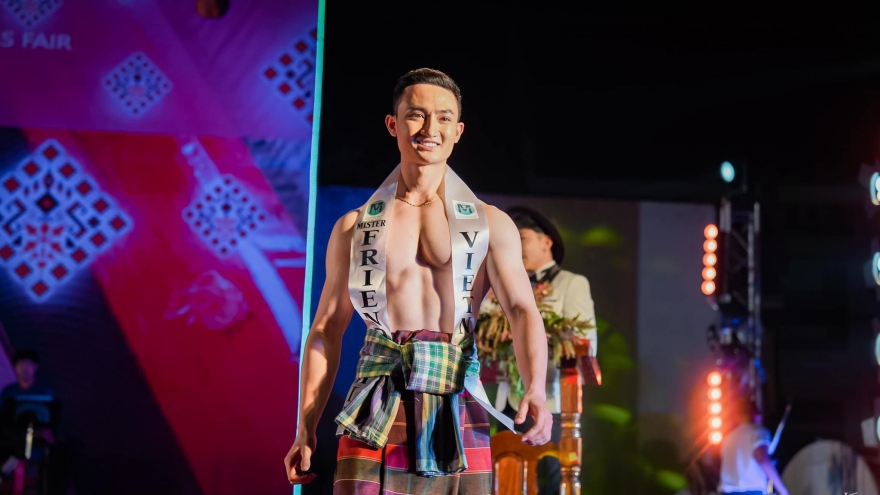 Hoang Viet An competes at Mister Friendship 2022