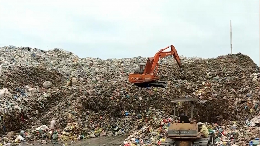 Bãi rác ô nhiễm làm "nóng" kỳ họp HĐND tỉnh Vĩnh Long