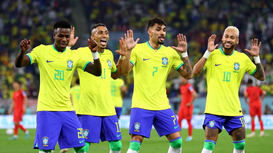 Màn nhảy múa ăn mừng của ĐT Brazil gây tranh cãi