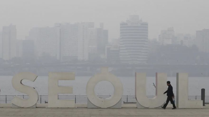 Hàn Quốc cảnh báo về bụi mịn bao trùm khắp thủ đô Seoul