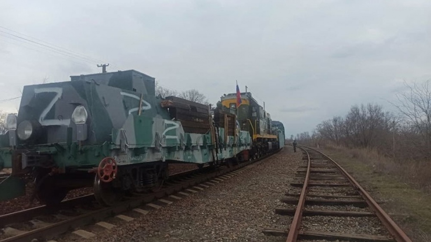 Cận cảnh đoàn tàu bọc thép của Nga xuất hiện tại Ukraine