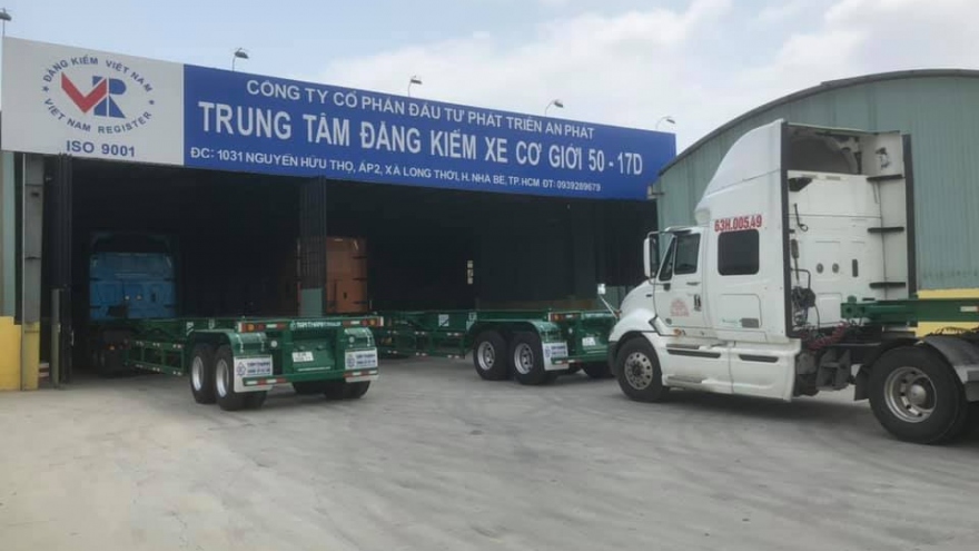 Lượng ô tô đăng kiểm tăng đột biến, các trung tâm phải làm thêm giờ 