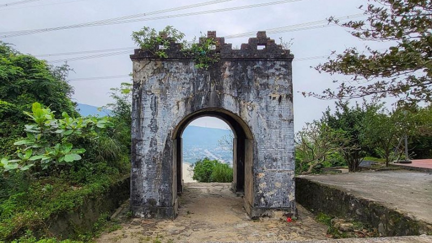 Chiêm ngưỡng “cổng trời” trăm tuổi trên đỉnh Đèo Ngang