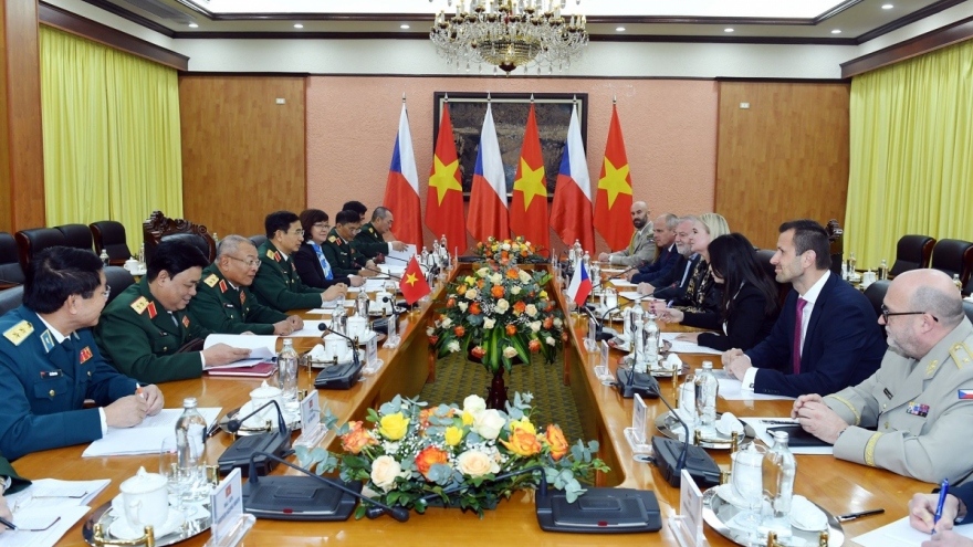 Vietnam, Czech Republic seek to build stronger defence ties