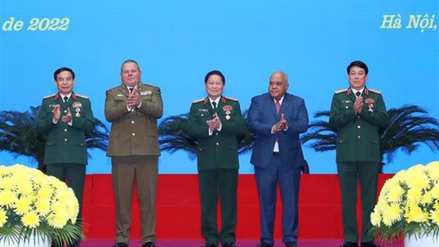 Vietnamese army officer honoured with Cuban orders