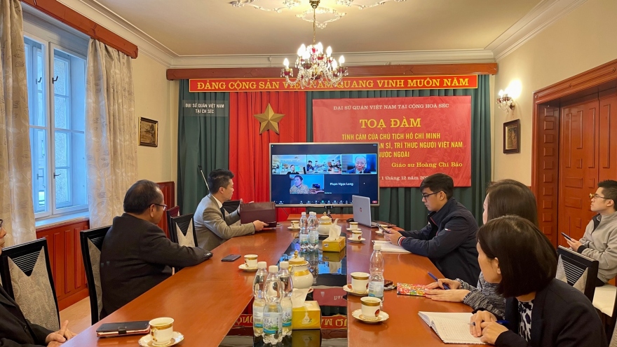 Tình cảm của Chủ tịch Hồ Chí Minh với kiều bào, trí thức người Việt ở nước ngoài