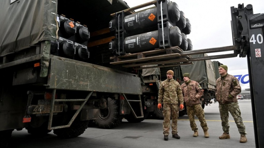 EU dần cạn kiệt kho vũ khí, Ukraine chuyển sang phụ thuộc vào Mỹ