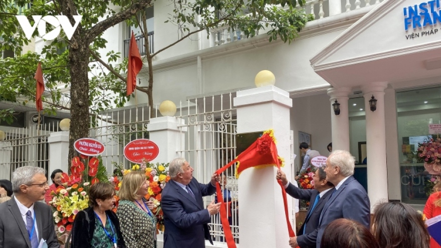 French Senate President inaugurates headquarters of French Institute in Vietnam