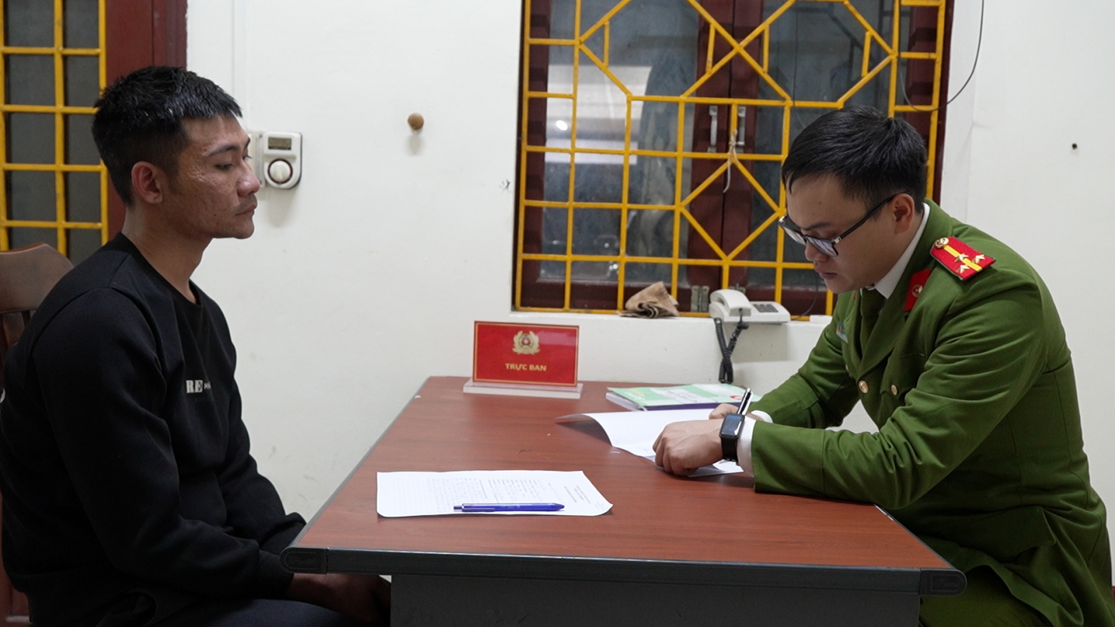 Lừa bạn vào khách sạn rồi chiếm đoạt tài sản