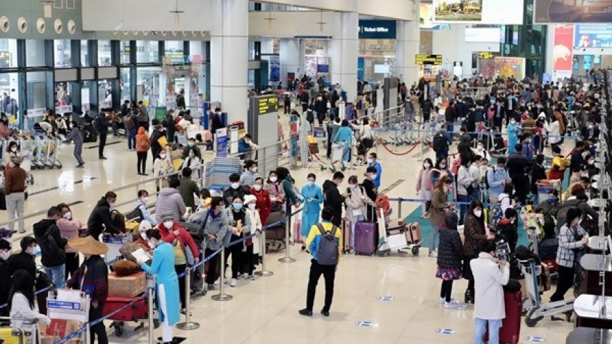 Noi Bai airport expects 80,000 passengers on peak day during Lunar New Year season