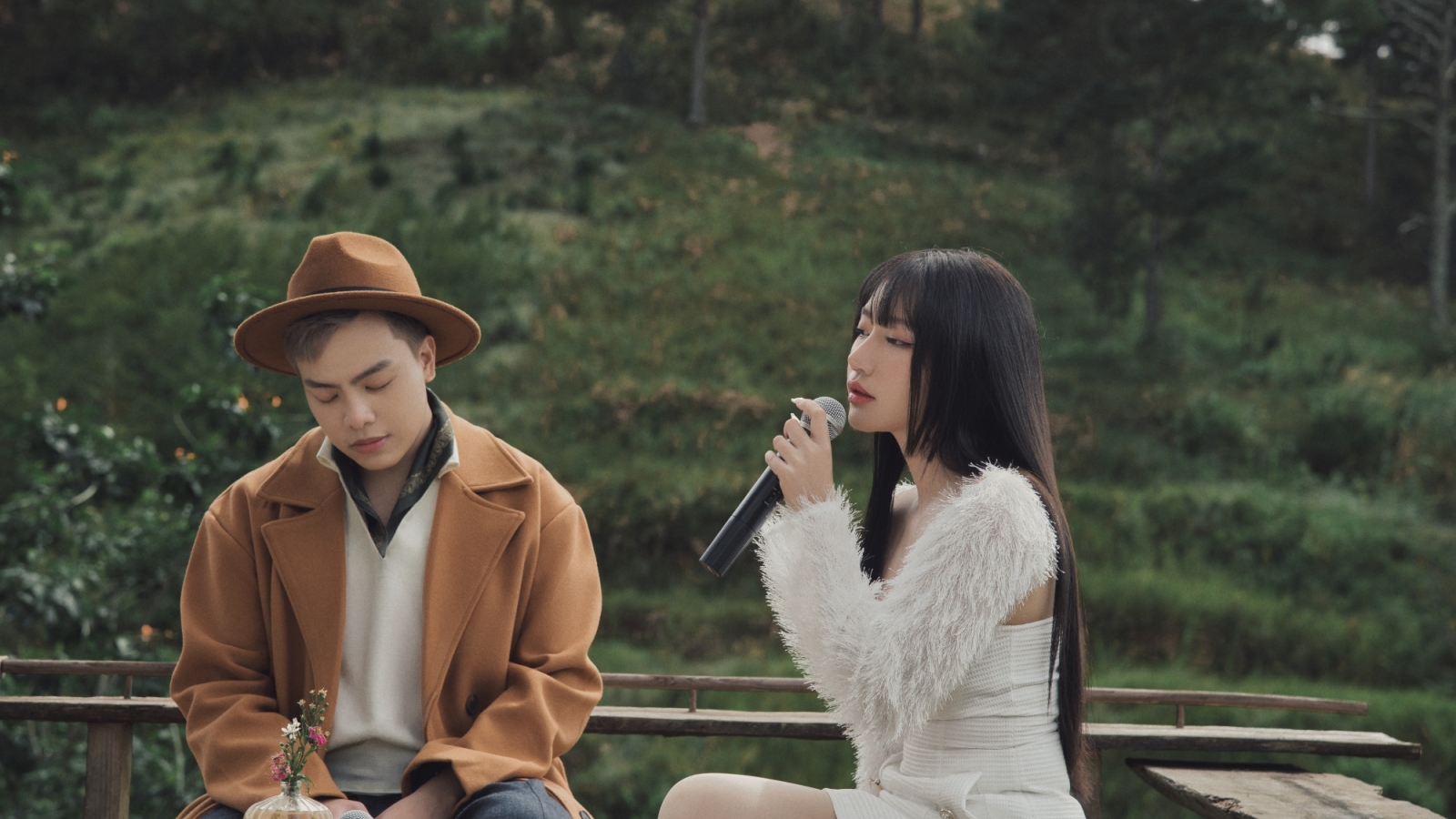 Hứa Kim Tuyền kết hợp cùng Orange tung ca khúc “đau tim" về người cũ