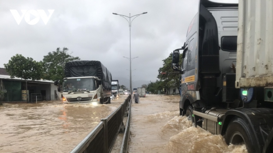 Chủ động ứng phó mưa lũ kéo dài ở các tỉnh miền Trung