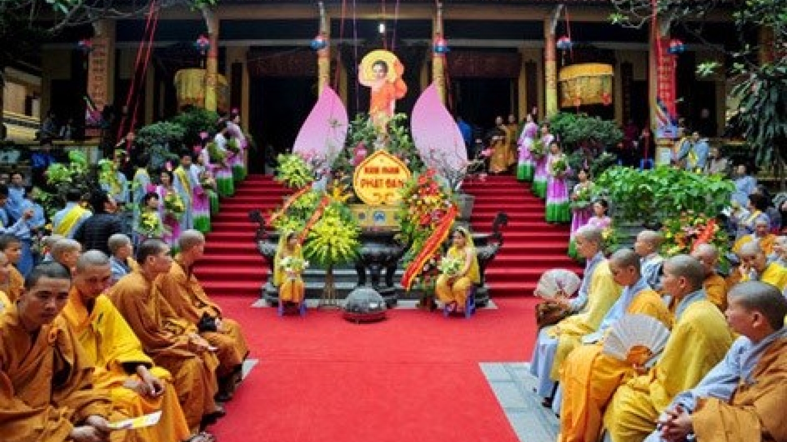 Vietnamese Party, State facilitate practice of religions