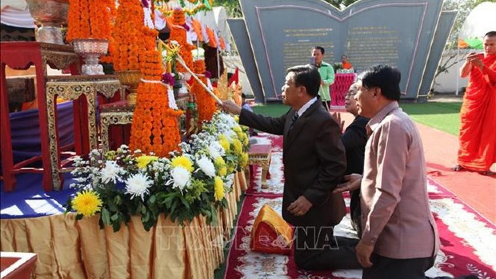 Respects paid to martyrs of Laos-Vietnam combat alliance