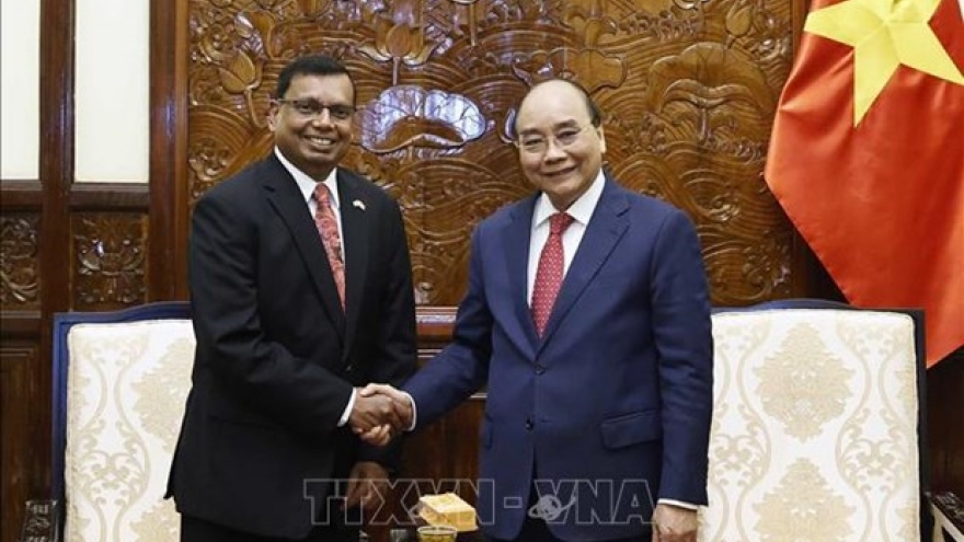 President receives outgoing ambassadors of Sri Lanka, Cambodia