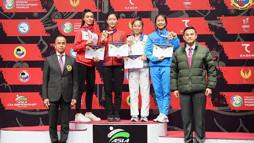 Vietnamese martial artist clinches gold at Asian karate tournament