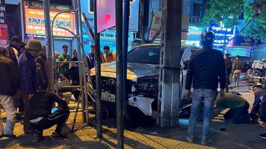 Ô tô đâm liên hoàn làm 2 người chết, 4 người bị thương nặng ở Quảng Ninh