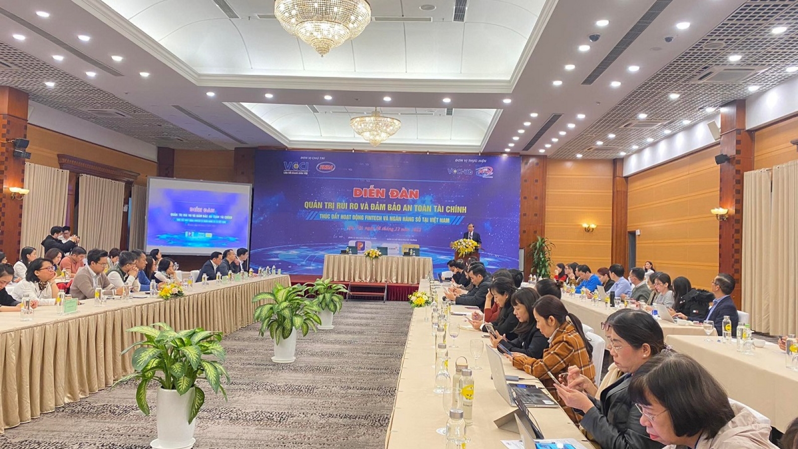 Hoàn thiện hành lang pháp lý để thúc đẩy ngân hàng số tại Việt Nam