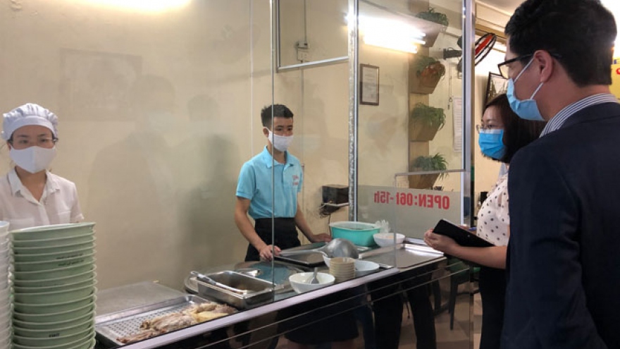 Hà Nội siết chặt kiểm tra vệ sinh an toàn thực phẩm dịp Tết