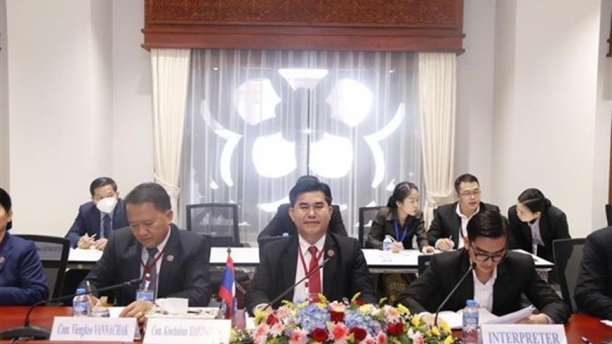 Young parliamentarians of Vietnam, Laos reinforce cooperation