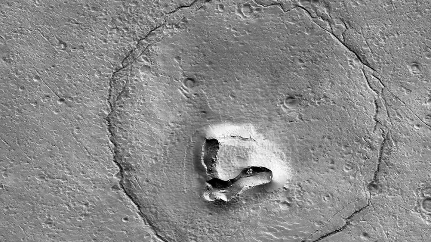 Độc đáo những bức ảnh hình mặt gấu trên sao Hỏa
