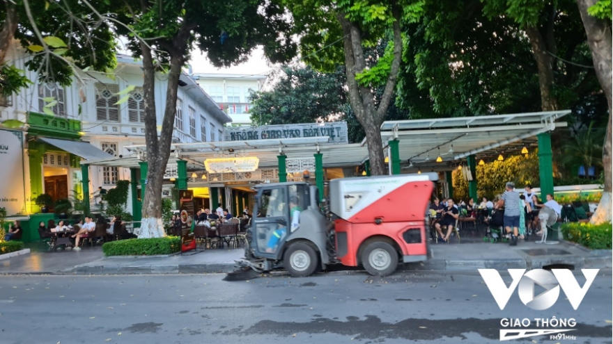 Nhiều bất cập trong cơ giới hóa thu gom rác ở Hà Nội