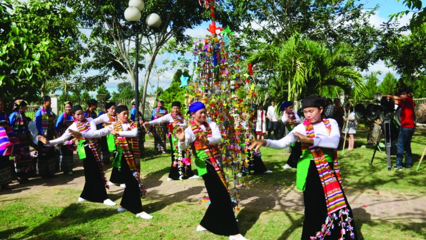 The unique Kin Chieng Booc May festival of the Thai ethnic group 
