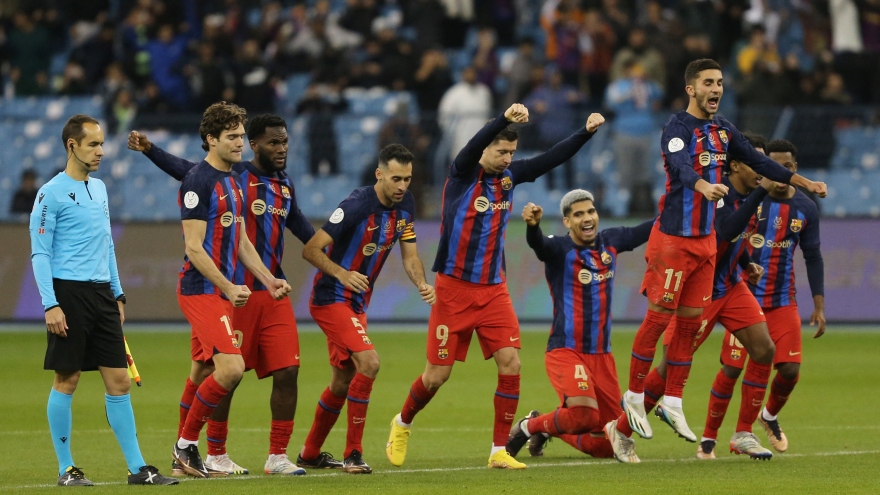 Thắng Betis trên chấm luân lưu, Barca hẹn Real ở trận siêu kinh điển