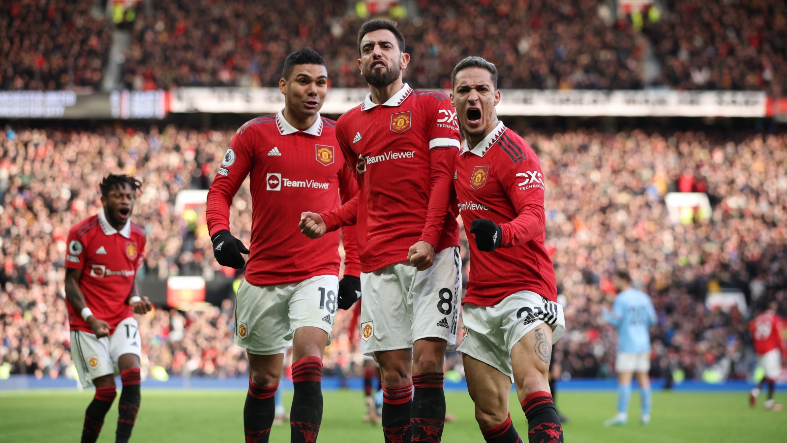 Đánh bại Man City bằng bàn thắng gây tranh cãi, MU nối dài mạch toàn thắng