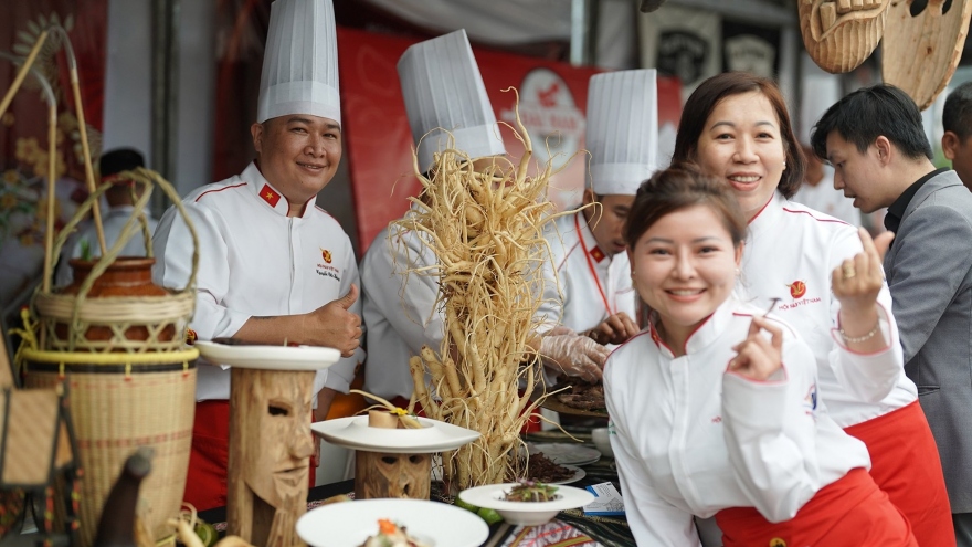 Over 100 international dishes introduced at Vietnam F&B Festival