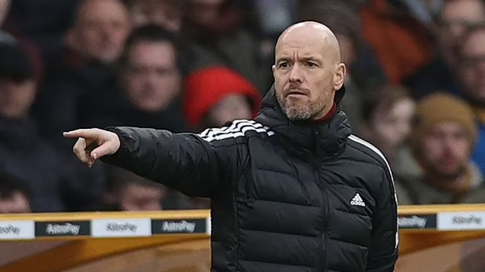 Erik ten Hag từ chối “đốt tiền” chuyển nhượng Đông, chặn đường về MU của sao mai