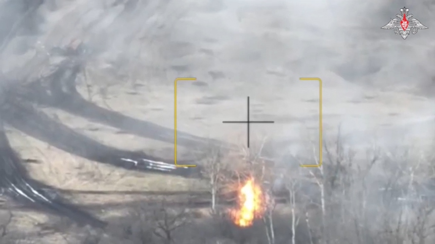 Cận cảnh pháo tự hành Akatsiya của Nga khai hỏa vào mục tiêu ở Ukraine