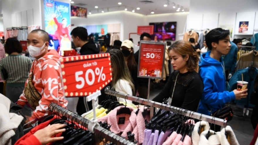 Hanoi shopping malls crowded on New Year’s Day