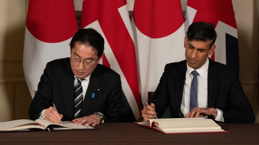 Nhật và Anh ký thỏa thuận cho phép vận chuyển vũ khí qua lại