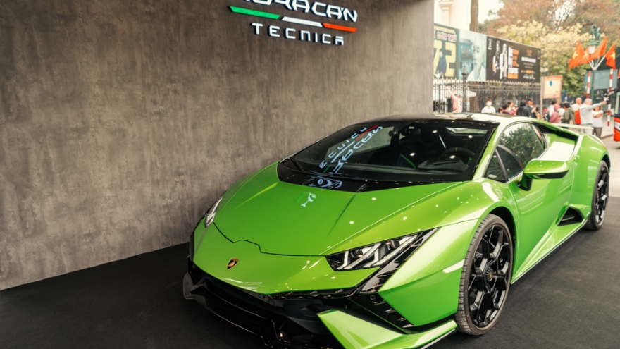 Cận cảnh Lamborghini Huracan Tecnica giá gần 20 tỷ đồng tại Hà Nội