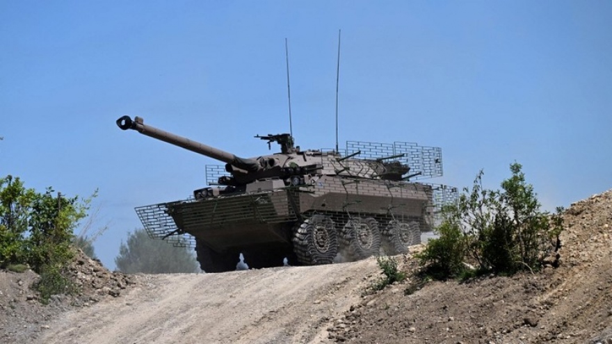 Pháp cam kết cung cấp xe tăng hạng nhẹ cho Ukraine
