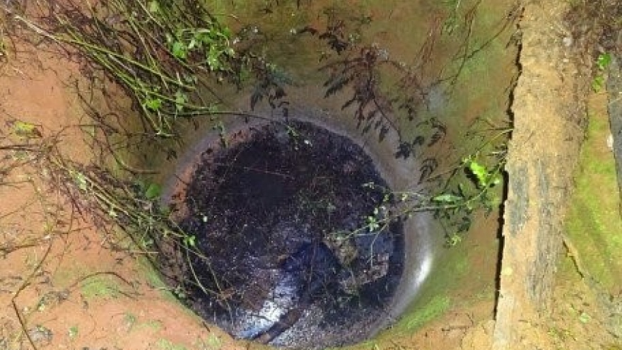 Phát hiện thi thể hai mẹ con dưới giếng